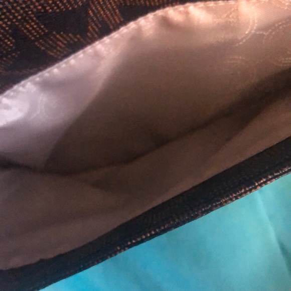 michael kors purse - Picture 4 of 7